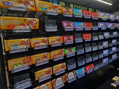 Най-сладките стелажи – шоколади и десерти с Optimal™