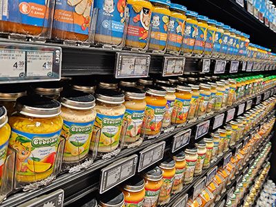 Подреждане на бебешки стоки в супермаркета – как да привлечете повече лоялни клиенти