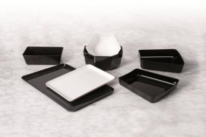 Refrigerated display tray with dimensions: 28x28x2 cm, black