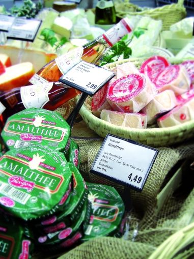 Ценови етикети в щандова витрина